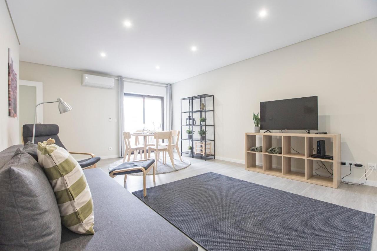 2Br Flat W/ Ac & Great Views By Lovelystay Βίλα Νόβα ντε Γκάια Εξωτερικό φωτογραφία